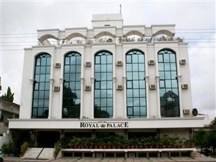 Hotel Royal Palace Jālgaon Kültér fotó