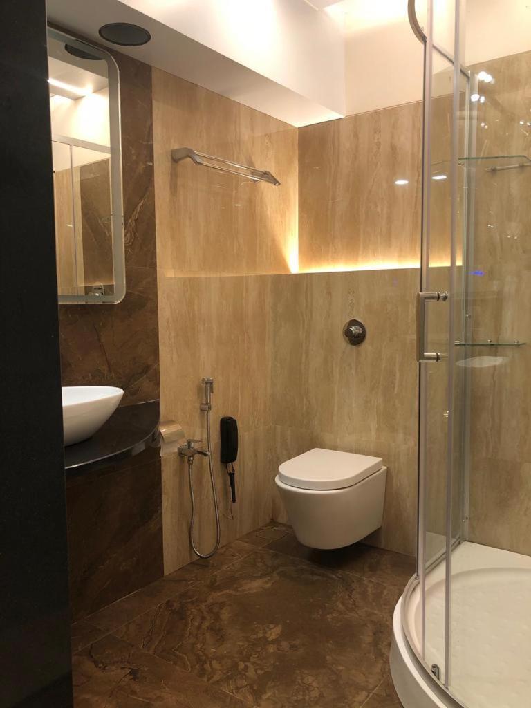 Hotel Royal Palace Jālgaon Kültér fotó